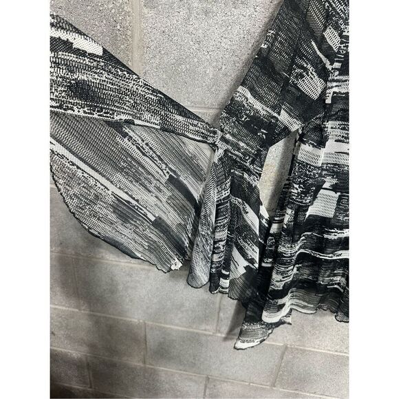 Dor Dor Couture ABSTRACT Bell Sleeve Mesh Sheer Medium Tunic Top - Picture 5 of 5